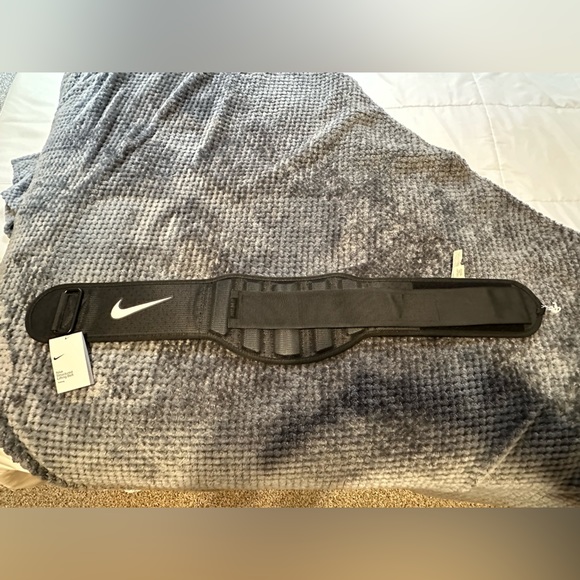 Nike Lifting Belt - Picture 2 of 2